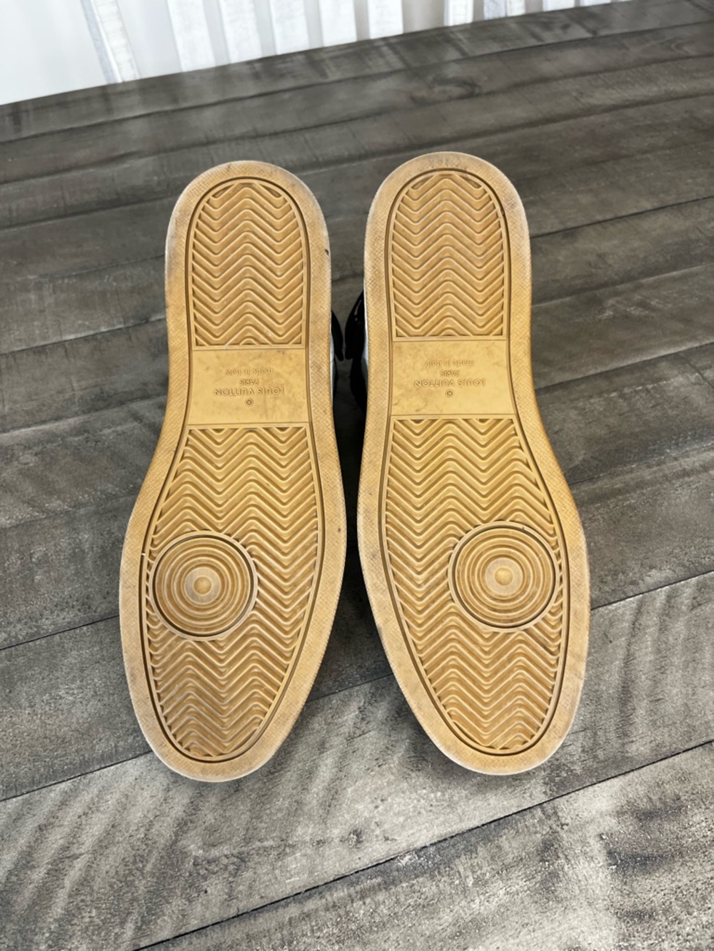 Louis Vuitton Rivoli
Monogram Sneaker White Black Leather Sz 11 Men’s - Picture 5 of 5